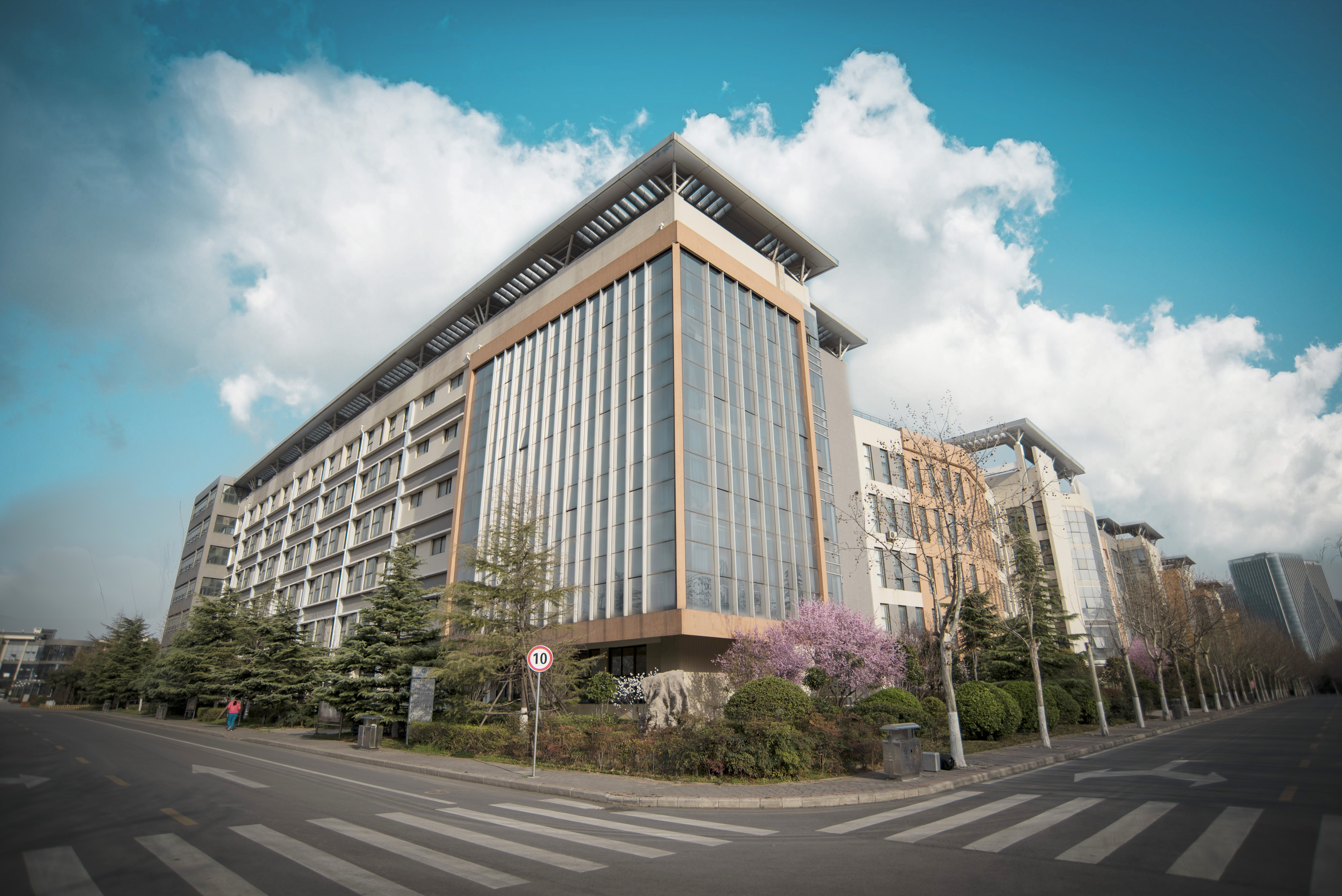 河南商业高等专科学校（2021年成考院校今日推荐）