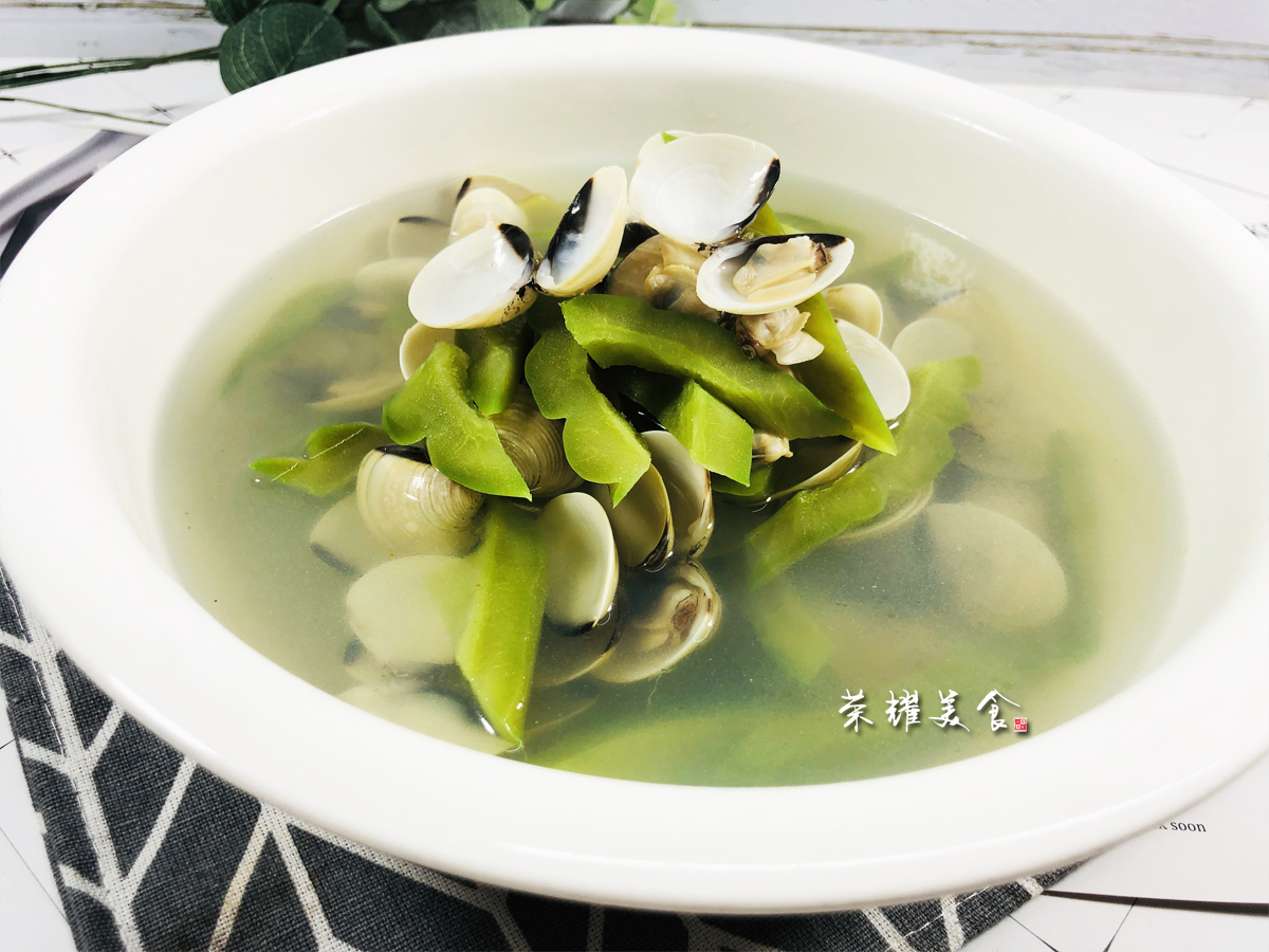 天热易上火,记得用白贝煮苦瓜,成本才6块,是难得的夏日靓汤