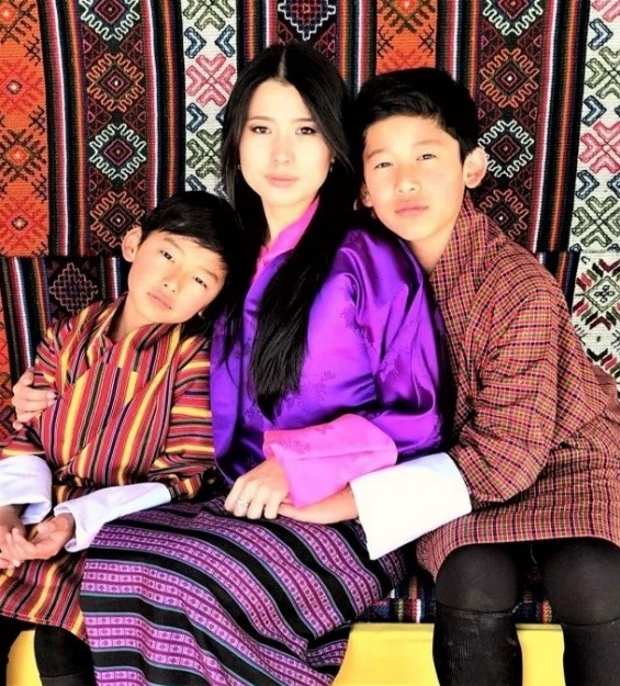 不丹4位王母5位公主，都是一等一美人，稳赢“香肠嘴”泰国王室