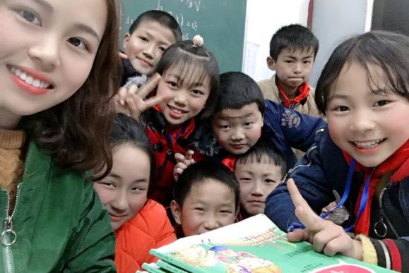 湖南一大学男老师火了，被称为“湖南任嘉伦”，深受女学生喜欢