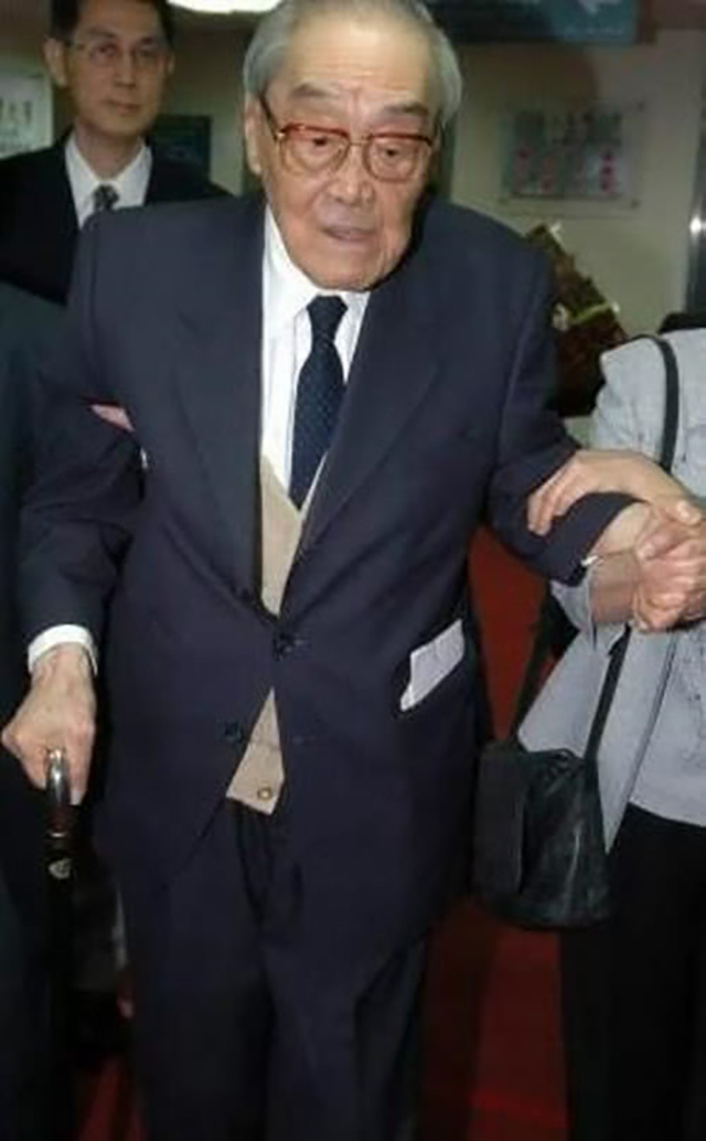 中国传奇遗腹子:出生前军队守卫产房,出生后国家鸣13响礼炮庆祝