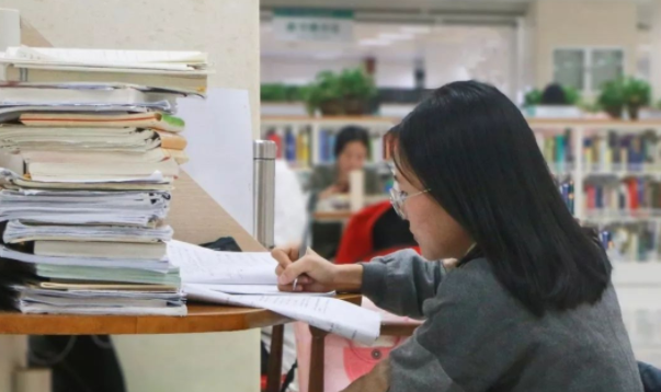 “考研”和“高考”两个升学考试，哪个上岸更难？过来人有话说