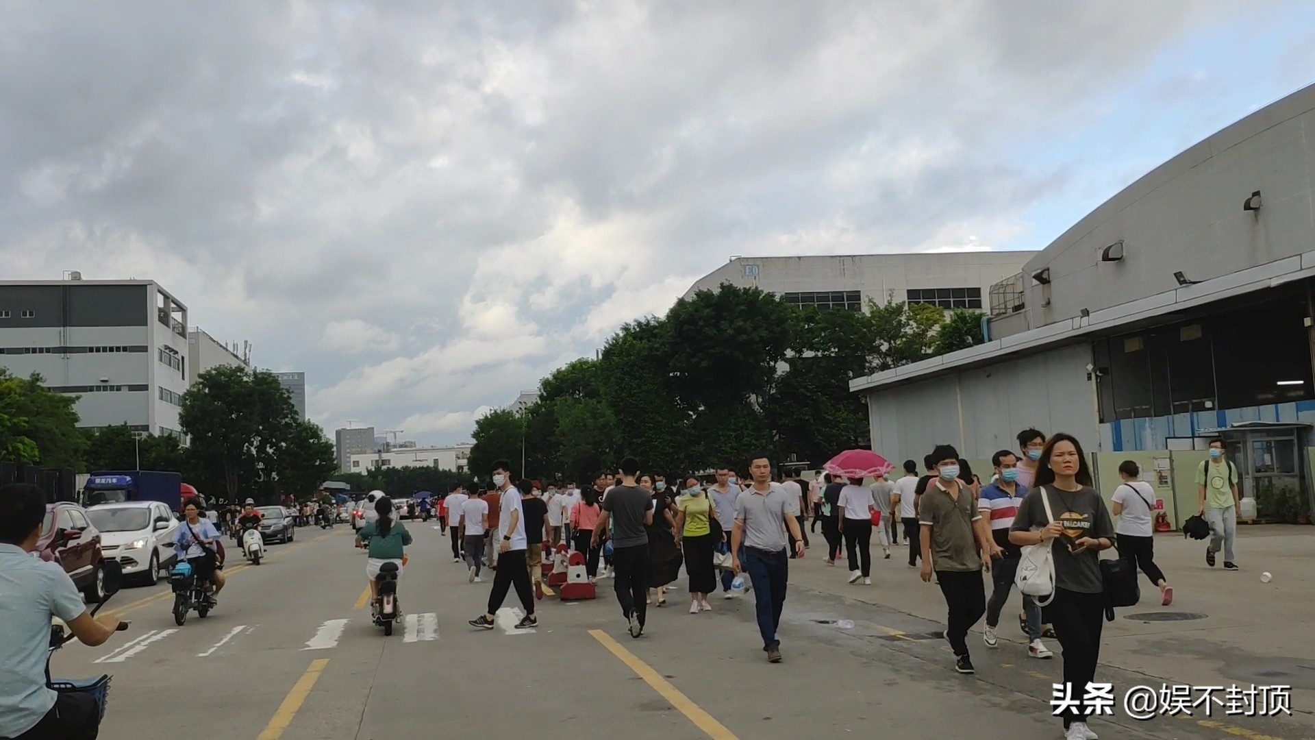 深圳最大的工厂：面试要排队，吃饭也要排队，居然还有接送车