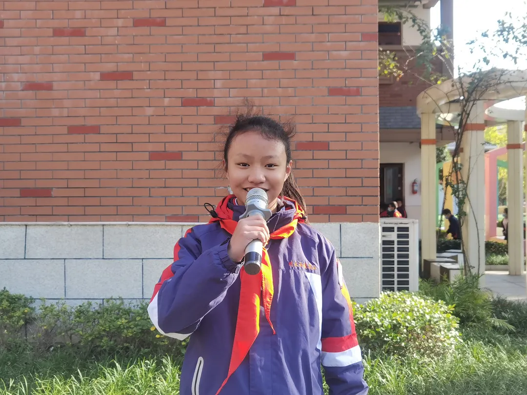 消防记心中,安全伴我行——川大西航港实小主题升旗仪式