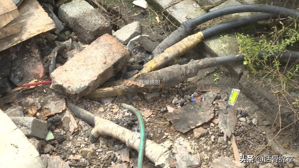 雅苑不“雅”：主电缆裸露地面 安全隐患大