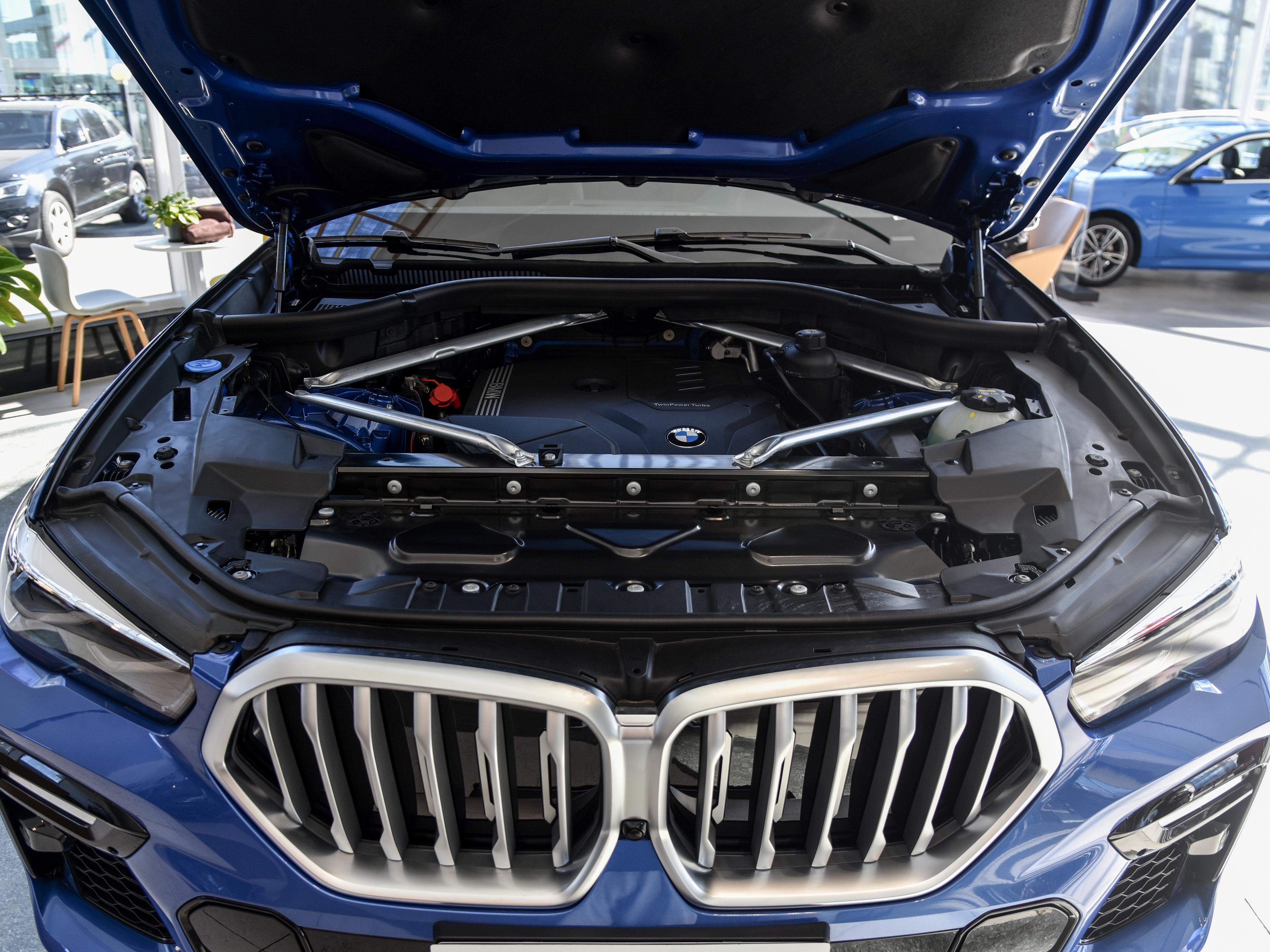 原装进口同级领先，豪华品牌轿跑高性能SUV开创者，实拍宝马X6