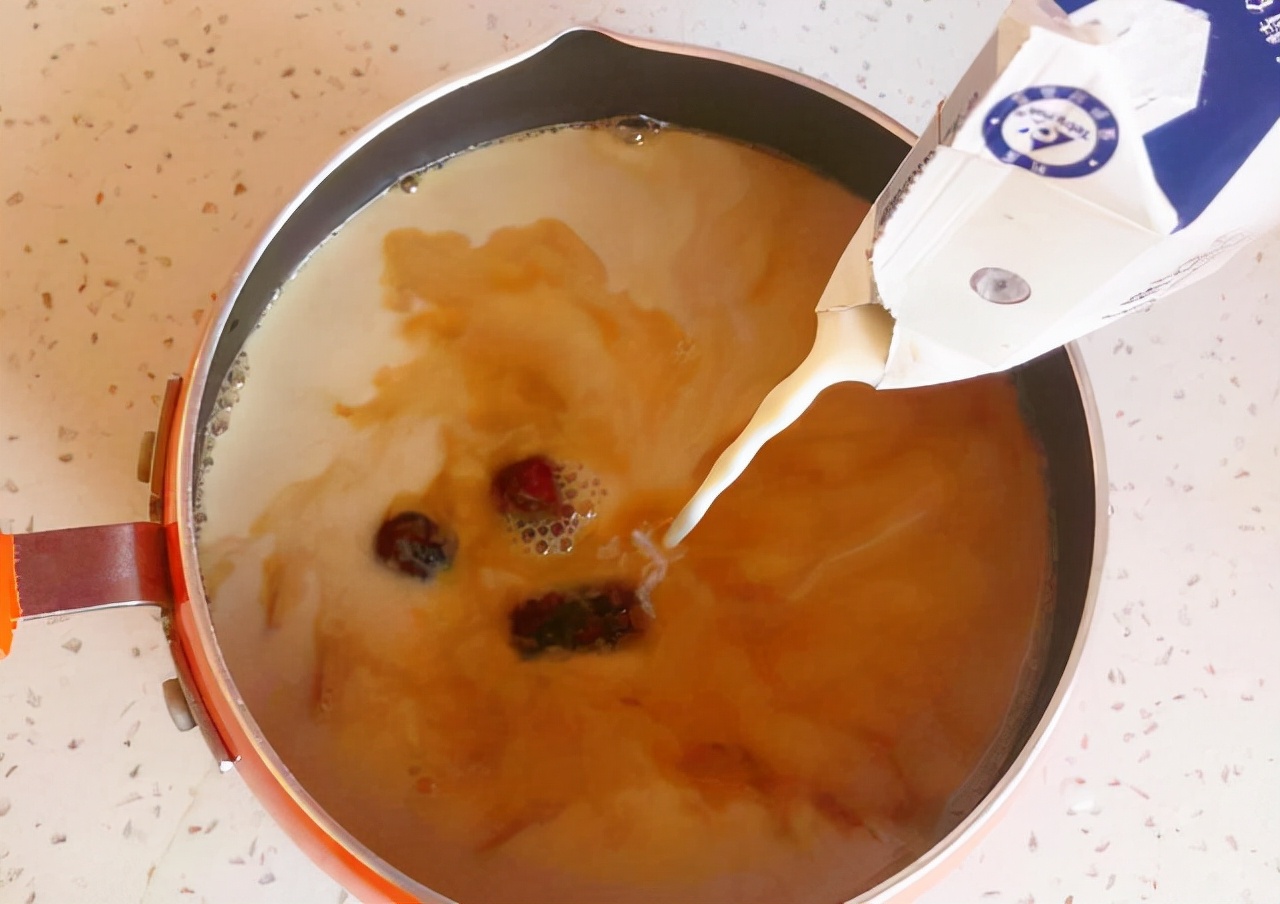 红枣别再生吃了，姥姥教我老一辈做法，煮前多加一步，补气血更佳