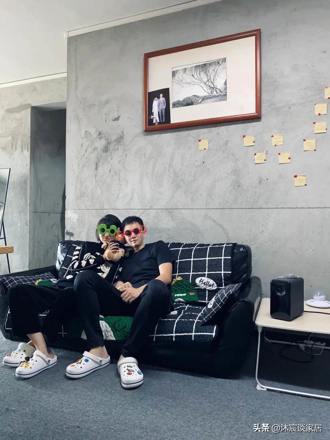 住毛坯房是一种时尚？看完这对夫妻的家，原来不装修也是一种幸福