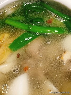 春季养生菜谱，白萝卜鸭架汤，做法简单，美味营养，适合春天