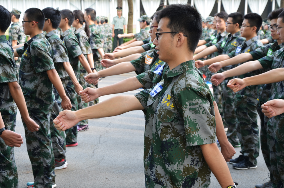 已成传统的军训，如今却备受大众质疑，“变了味”的军训意义何在