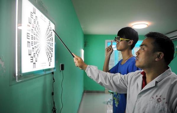 对视力有要求的4类专业，近视学生或不能报考，成绩再好也难录取