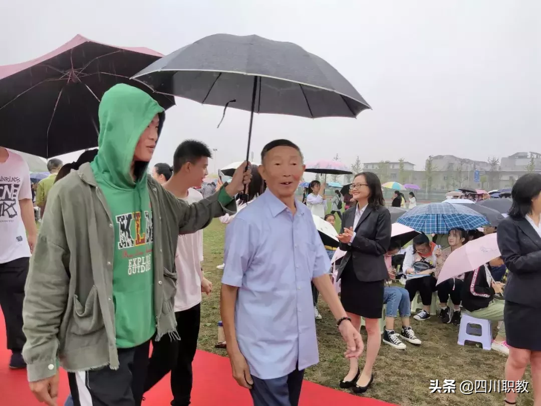 成都职校太火了!就连本校教师侄女也选择就读