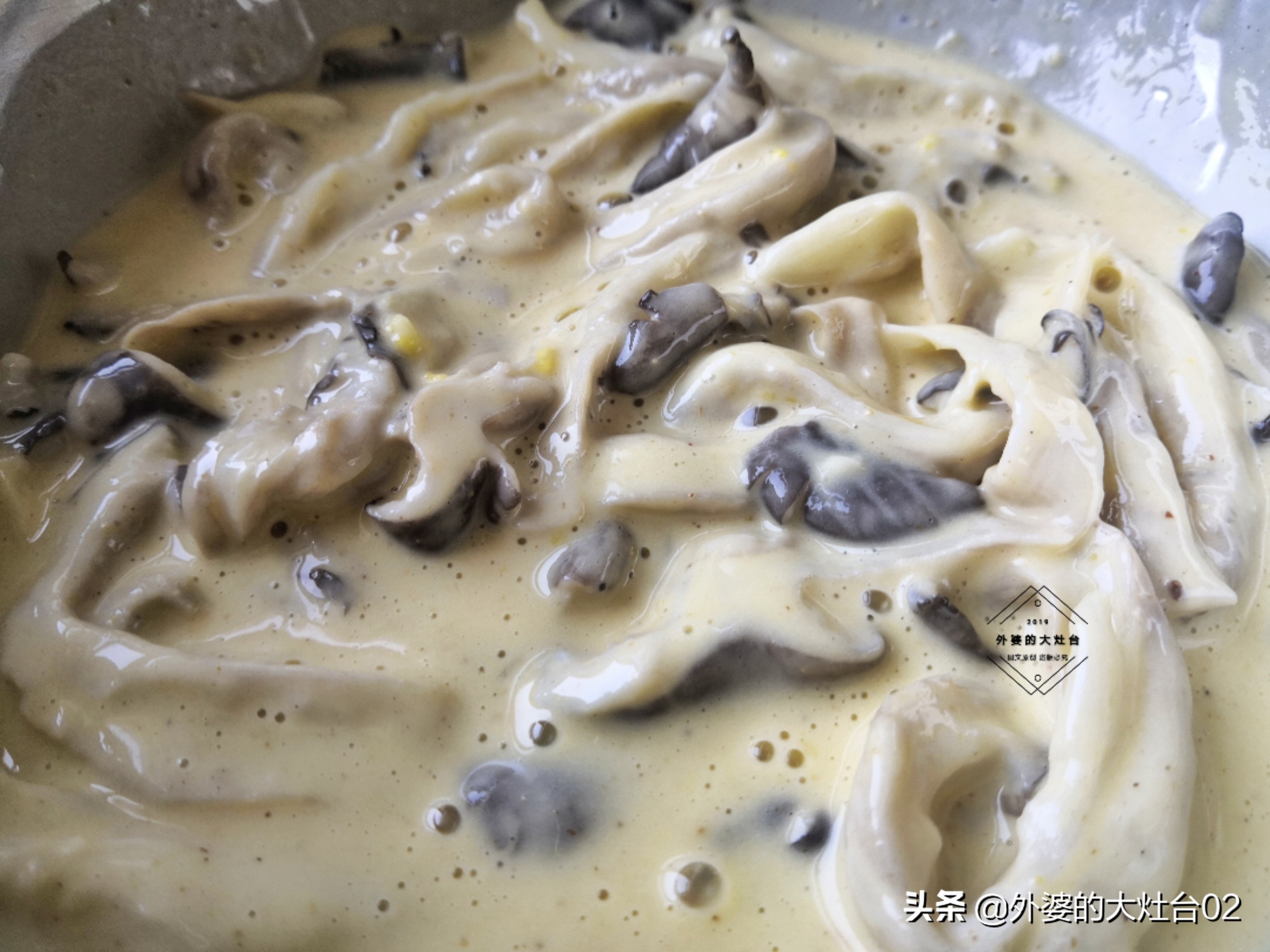 椒盐蘑菇怎么做咸香酥脆？原来下锅时间有讲究，做对了比炸鸡好吃