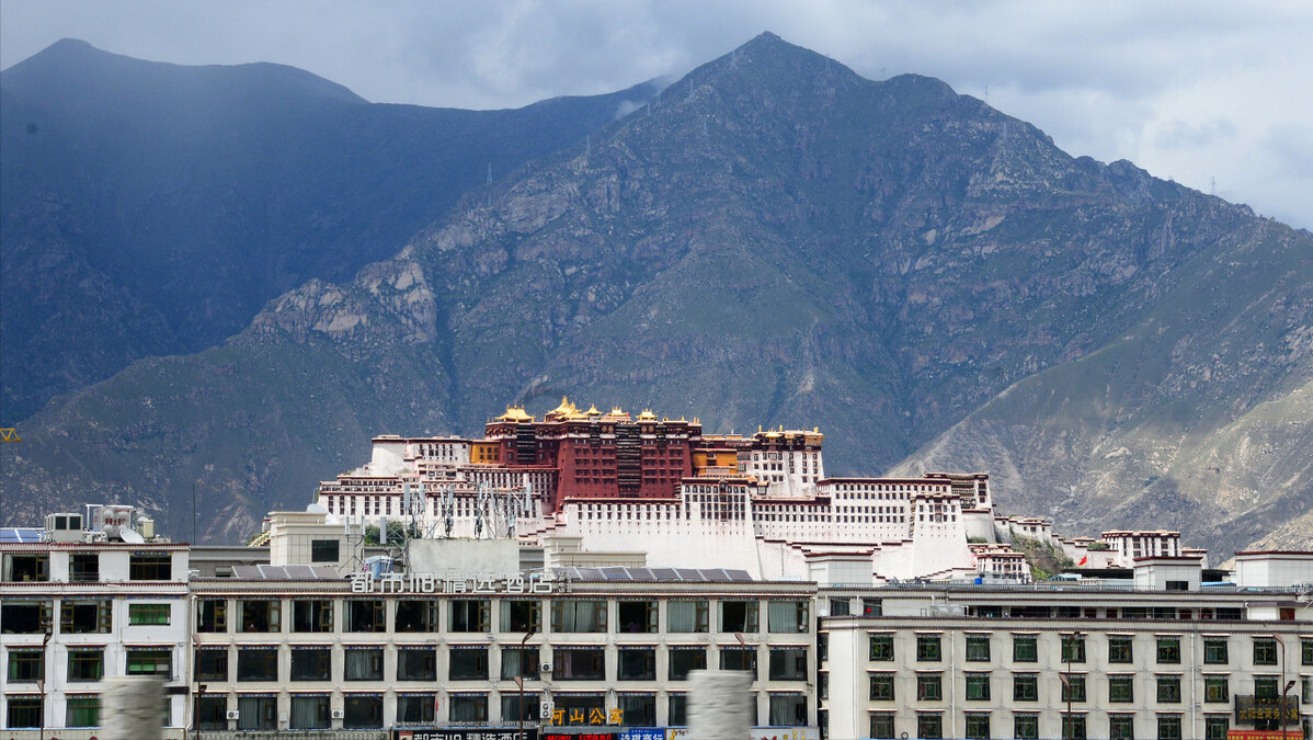 西藏竟如此神秘，不仅有"云端里"的寺庙，而且还有1万年的历史