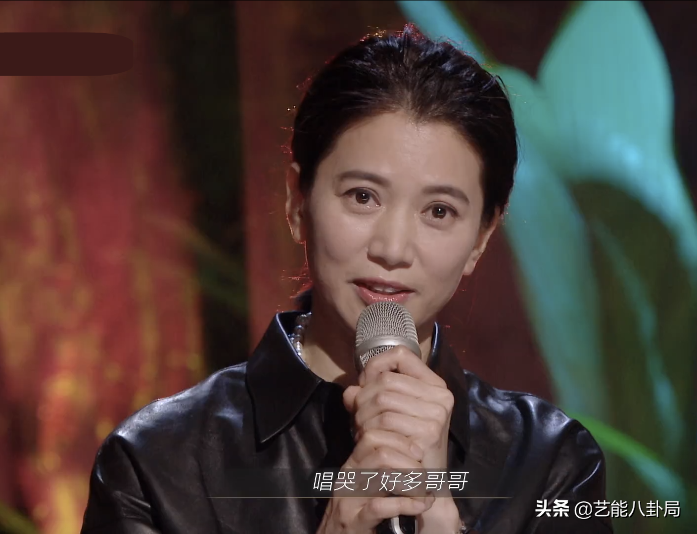 《披荆斩棘》总决赛“嫂子”斗艳：戚薇献吻好辣，蔡少芬眼袋严重