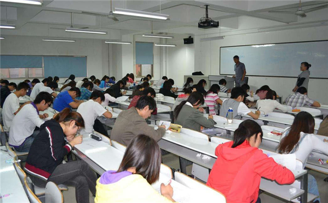 老师极力劝学生走“单招”，家长却不看好，走单招和高考有何区别