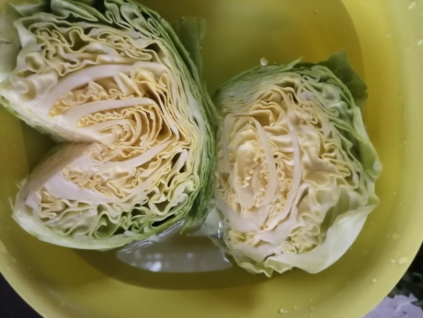 菜干饭的家常做法（百吃不厌传统美食菜干饭）