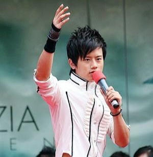 “湖南一姐”谢娜：低谷时有刘烨相伴，事业上有何炅遮风挡雨