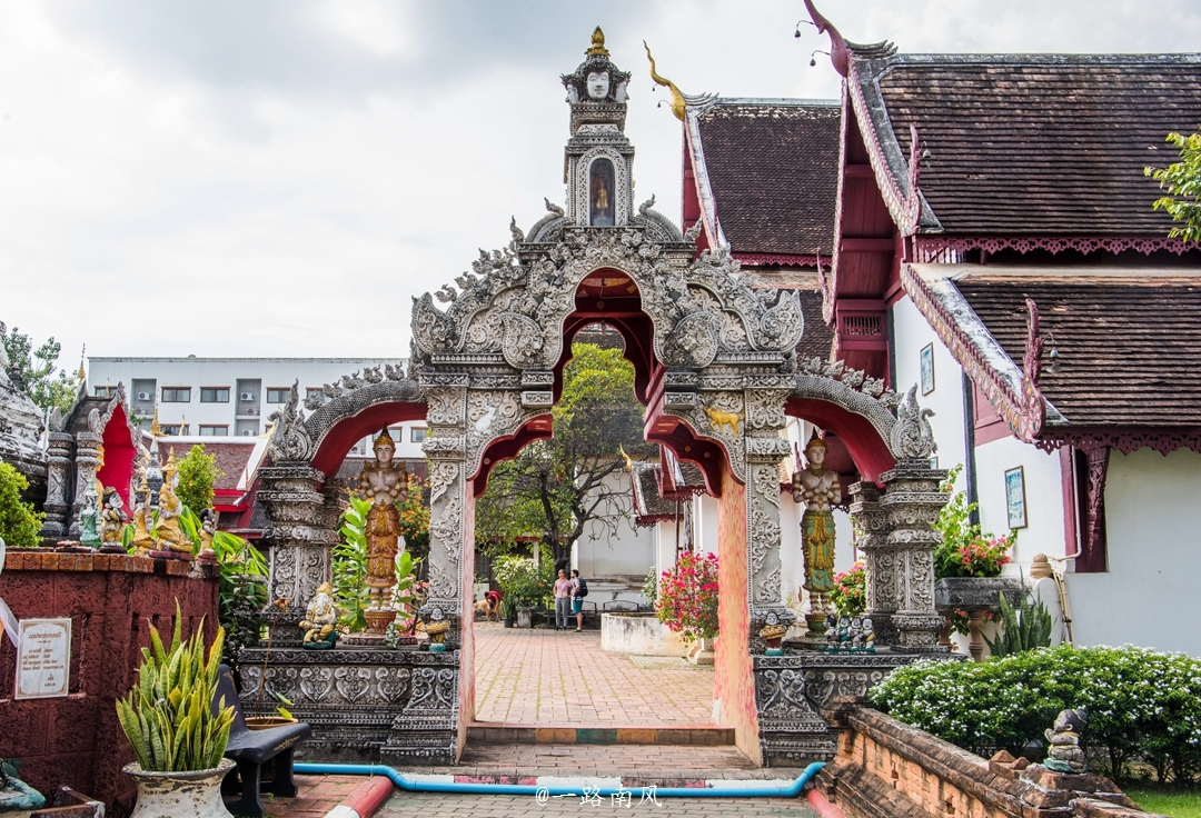 东南亚旅行,看看泰国的寺庙价格和中国有何不同!