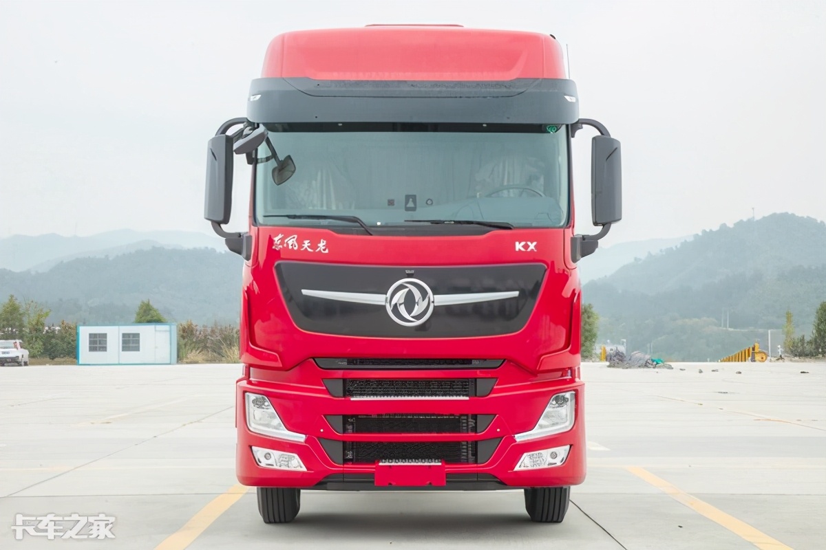 搭载东康15升燃气机,东风天龙旗舰kx也有lng牵引车了