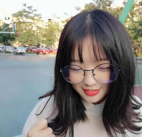 她在汶川地震中失去亲人，超重本线50分考上大学，如今毕业回家乡当老师！