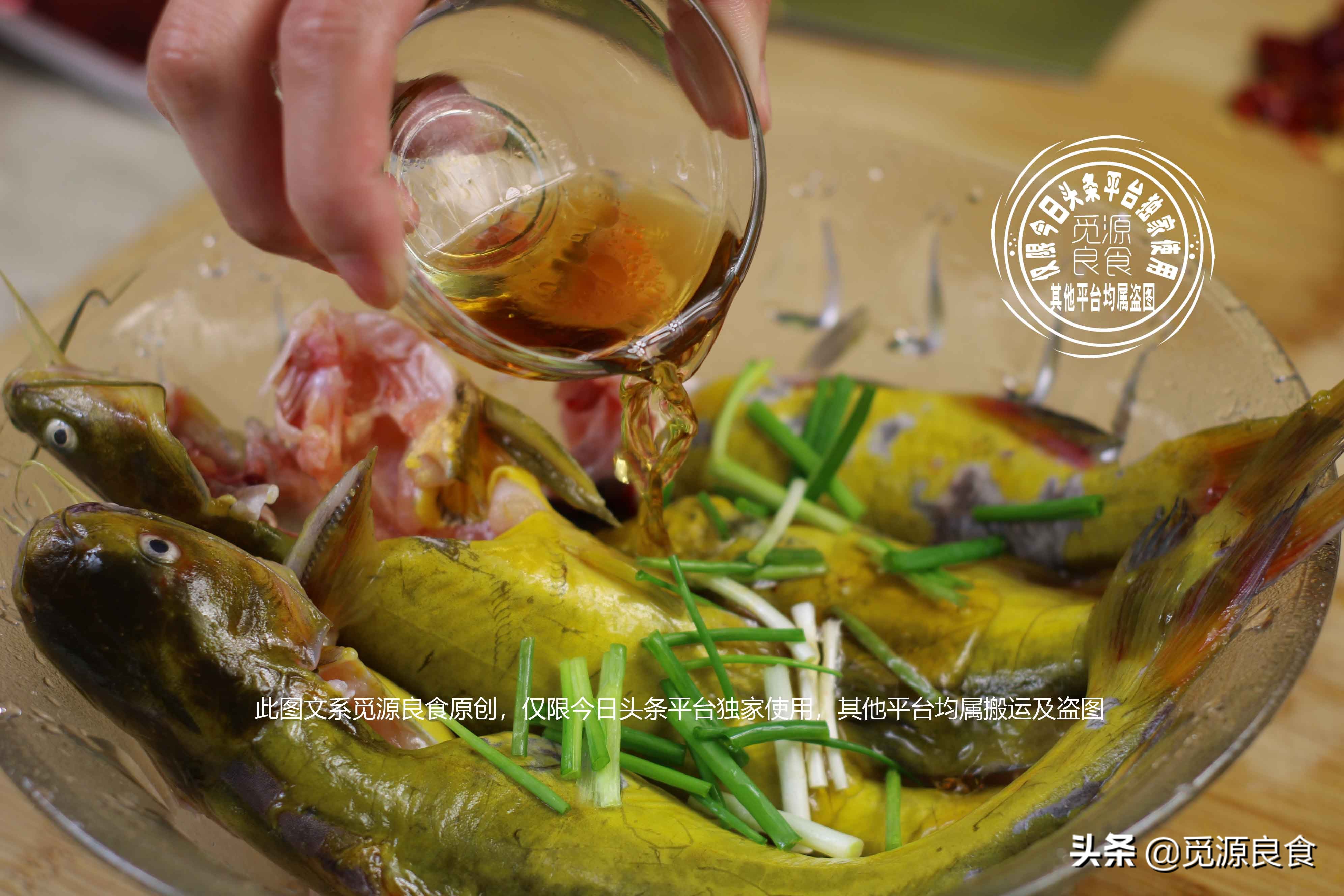 难怪大厨做的黄骨鱼那么好吃，原来做法有诀窍，又学会一道家常菜