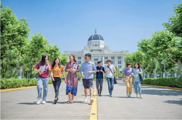 坐拥全国第一、中国首个！上海这所高校还走出央视记者、外交官等名人！