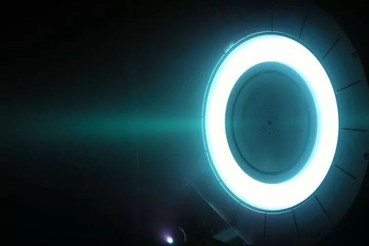 打破太阳系枷锁：霍尔推进器