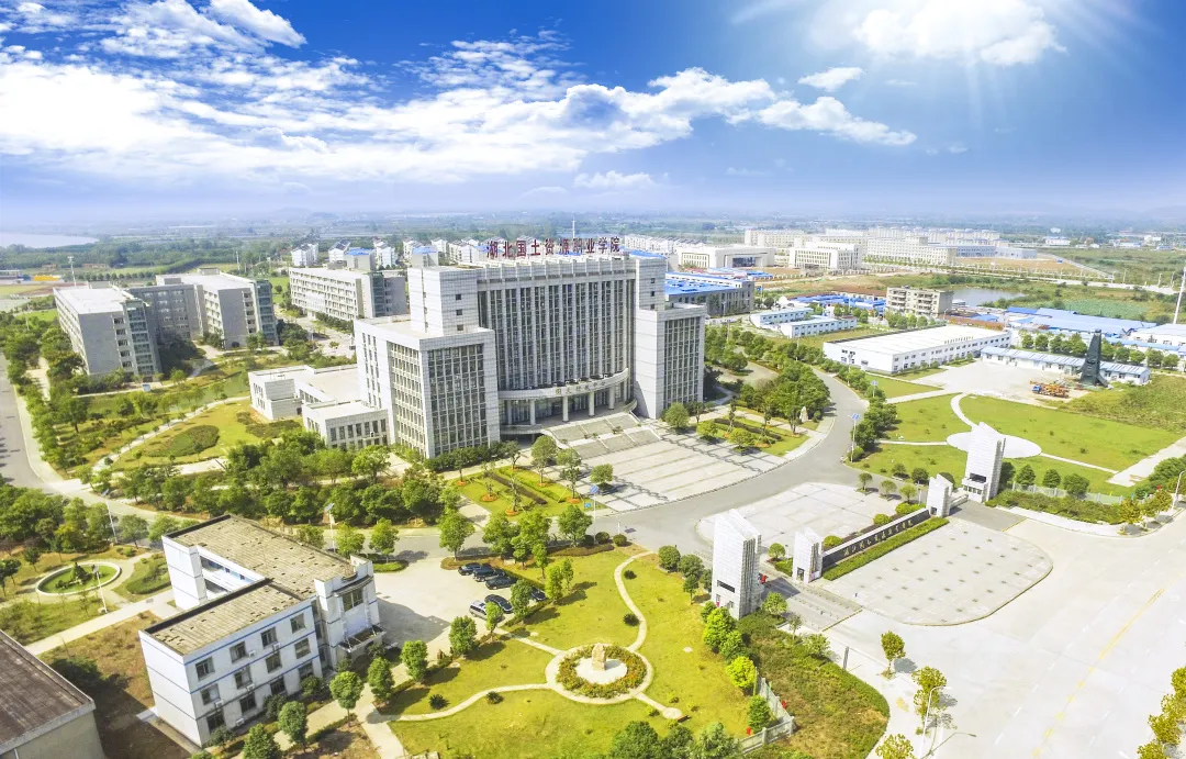 欢迎报考湖北国土资源职业学院！2020年，我们9月见