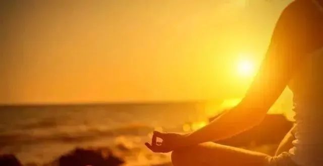 2,让身体自上而下放松1-3次.