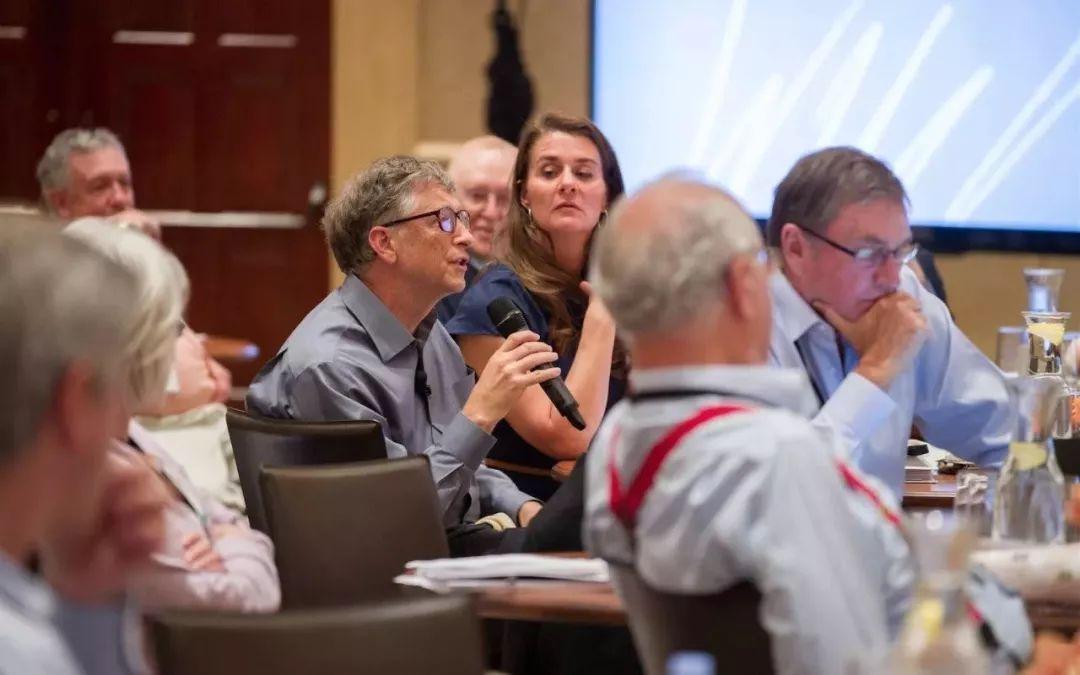 68岁石狮老人十年捐款超过10亿元，也有人叫他“玻璃大王”