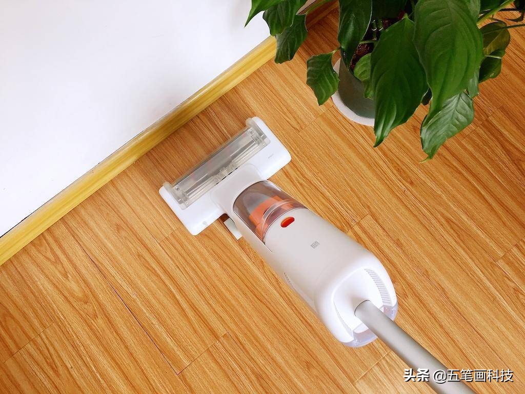 滚刷都能自清洁，那脏污哪里去了？洒哇地咔无线地面清洗机初体验
