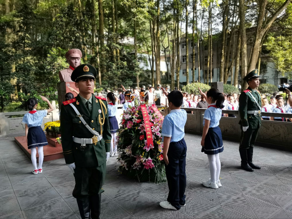 泡桐树小学都江堰校区参加都江堰市公祭活动(图10)