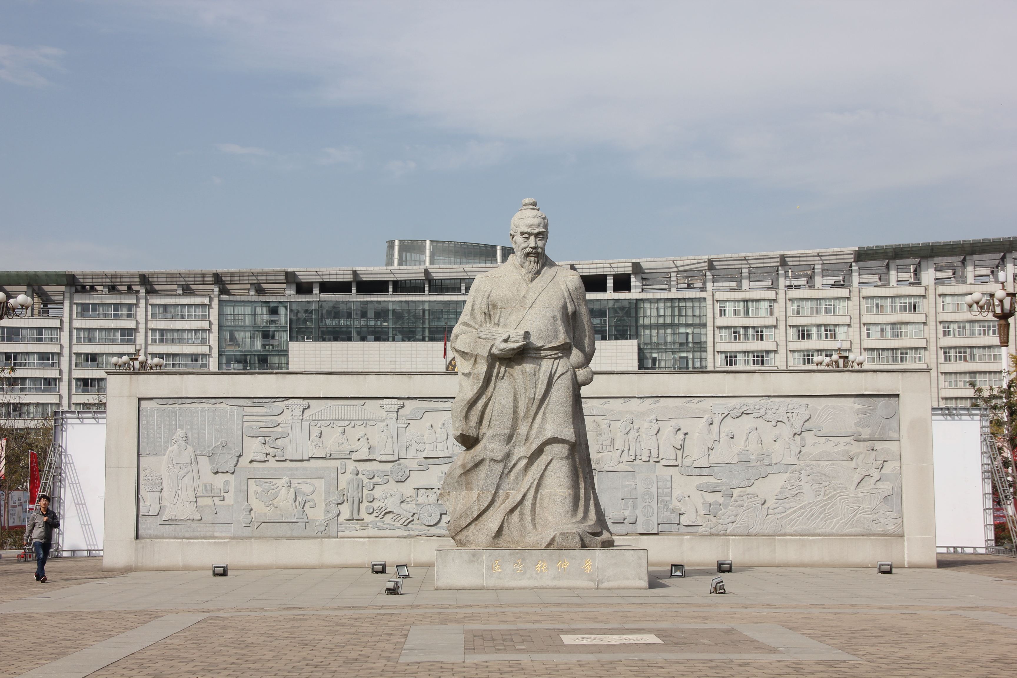 河南中医药大学2020年招生计划，2019年各专业录取分数