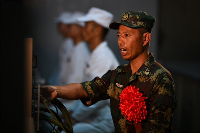 “兵王”王忠心：妻子“笑话”只长胡子不长职位，退役后过得如何