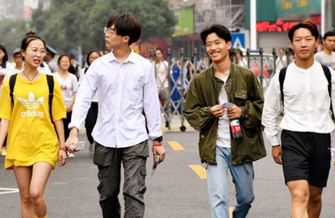 考生412分捡漏厦大，看完学费，网友表示这“漏”一般人捡不起