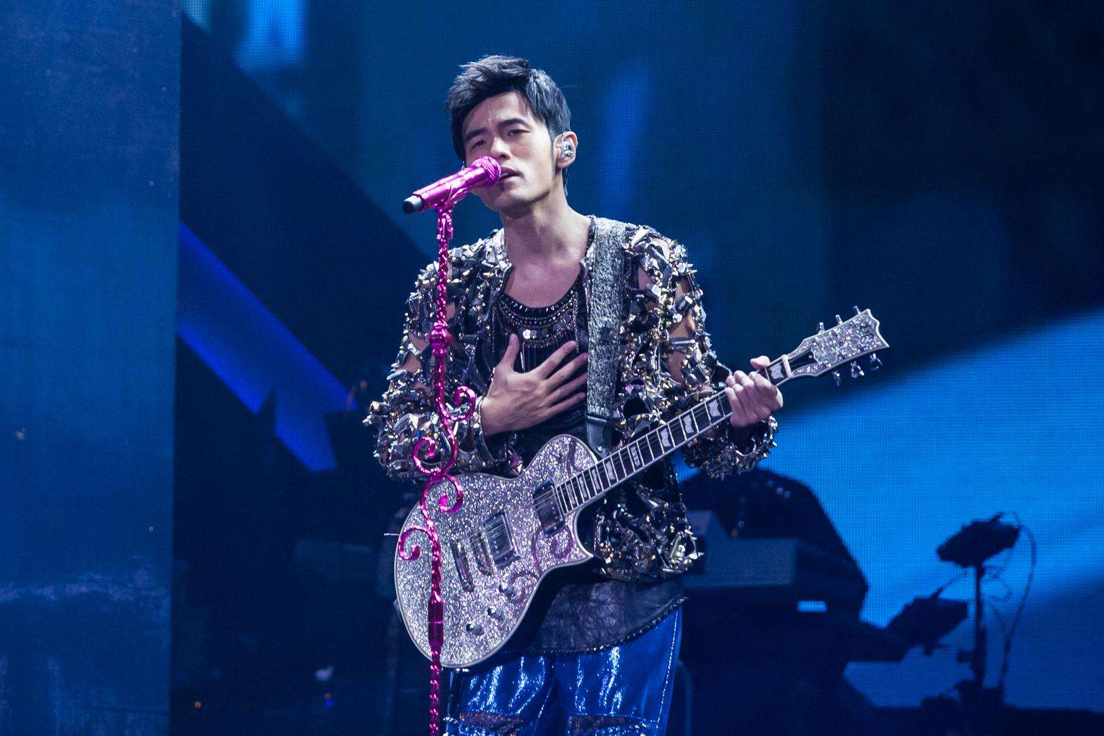 这些嗓音独特的歌手里，即便是周杰伦也被骂过“难听”