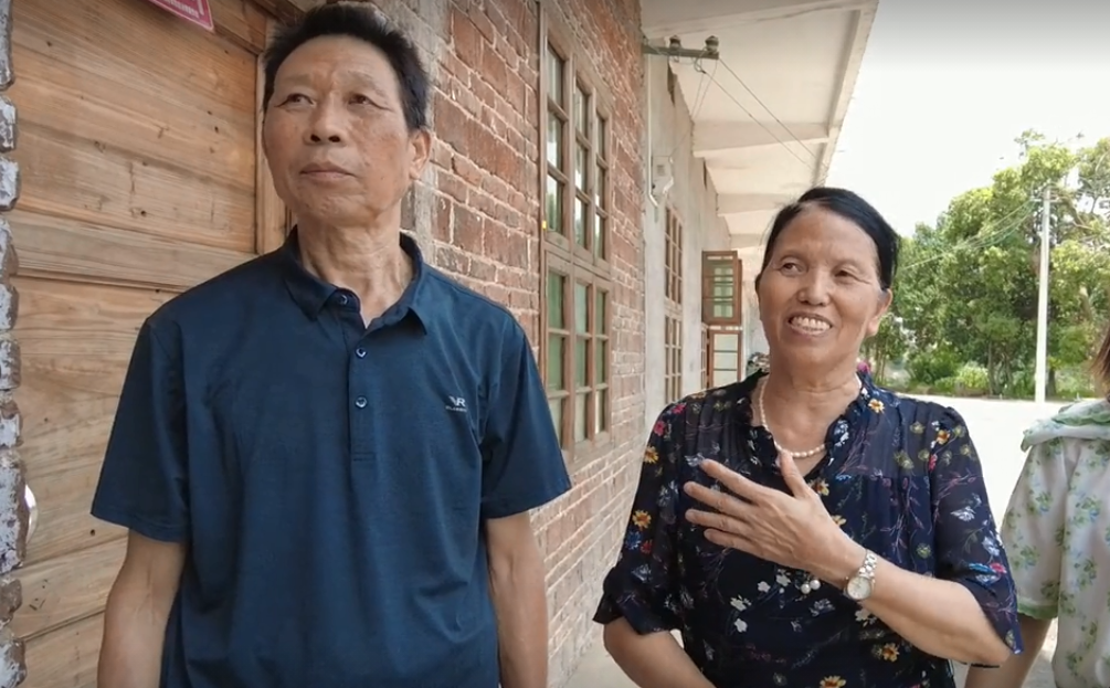 湖南男孩罗湘毅，611分报考军校被录取，喜报传来，父母笑容灿烂