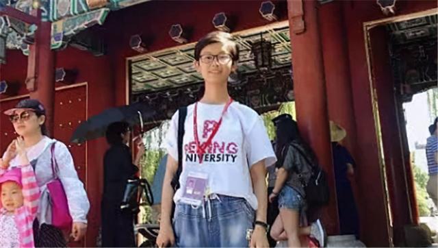 宁夏高考女状元：一个不会玩手机的18岁农村女孩，却“玩”上北大