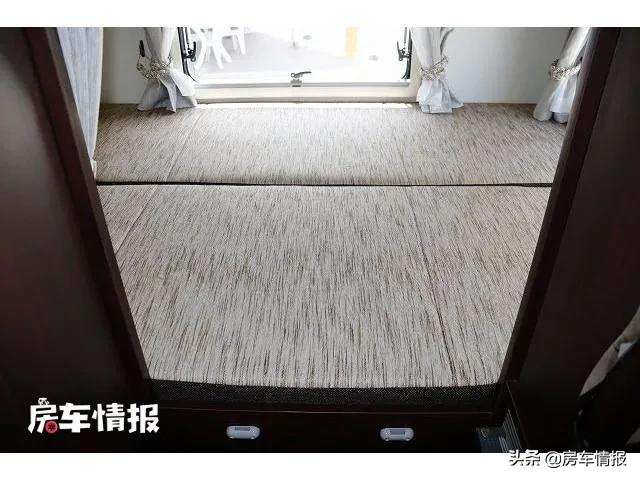 丰田中巴房车，4.0L柴油动力足，大空间像家一样三代同堂也住得下