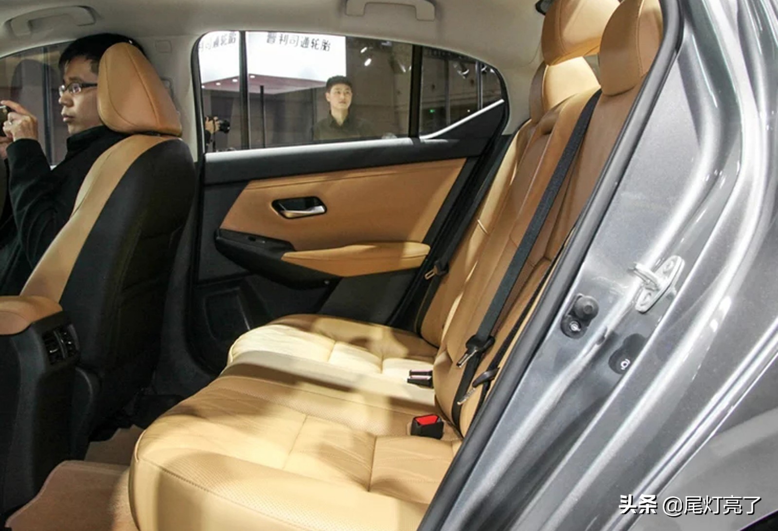 静态体验东风日产新轩逸:外观年轻化,内饰温馨更有高级感