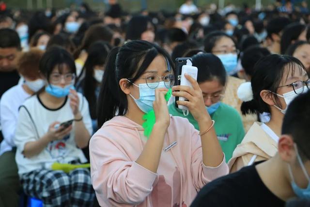 多所高校公布国庆节放假安排，有的不放假，有的放一天