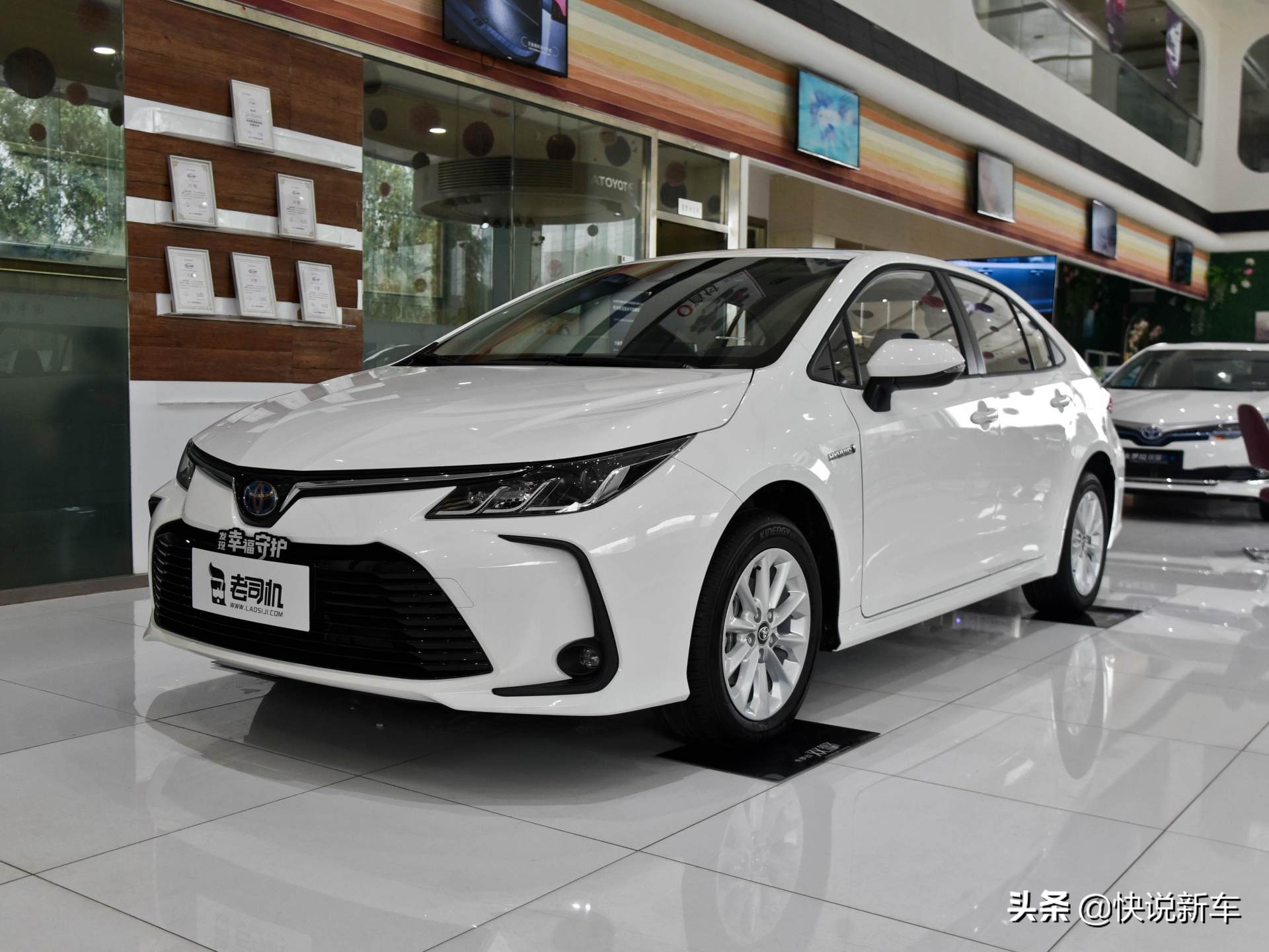 混动车还在,还是四缸,皮实省心省油的日系车,带你看丰田卡罗拉