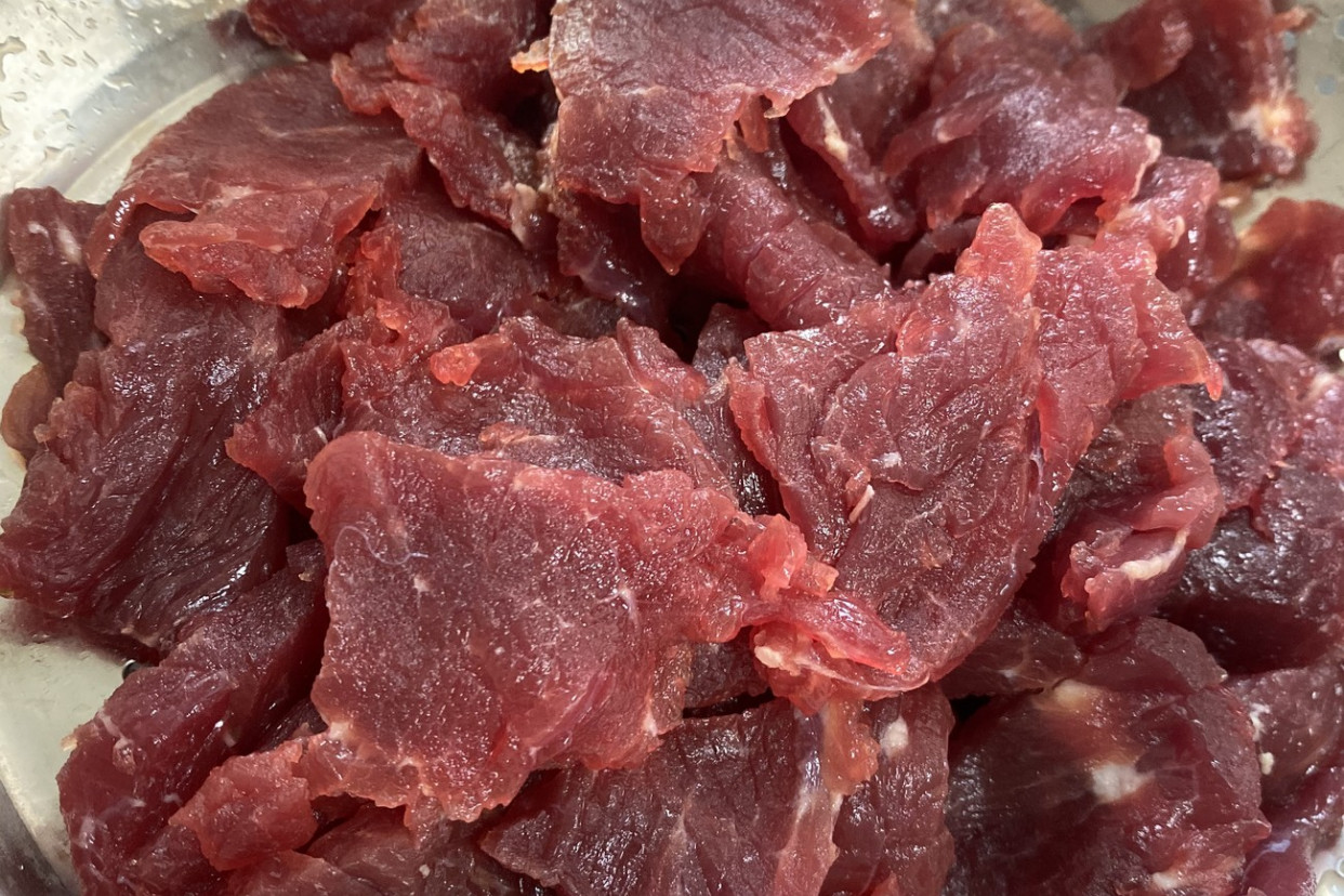 牛肉怎么腌才嫩？大厨教你3个技巧，不放料酒不放鸡蛋，滑嫩可口