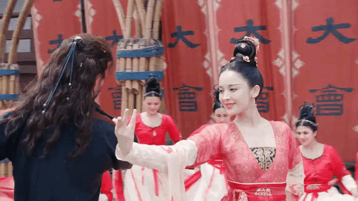 “万人嫌”古力娜扎十年的黑红之路，她从来不“可怜”