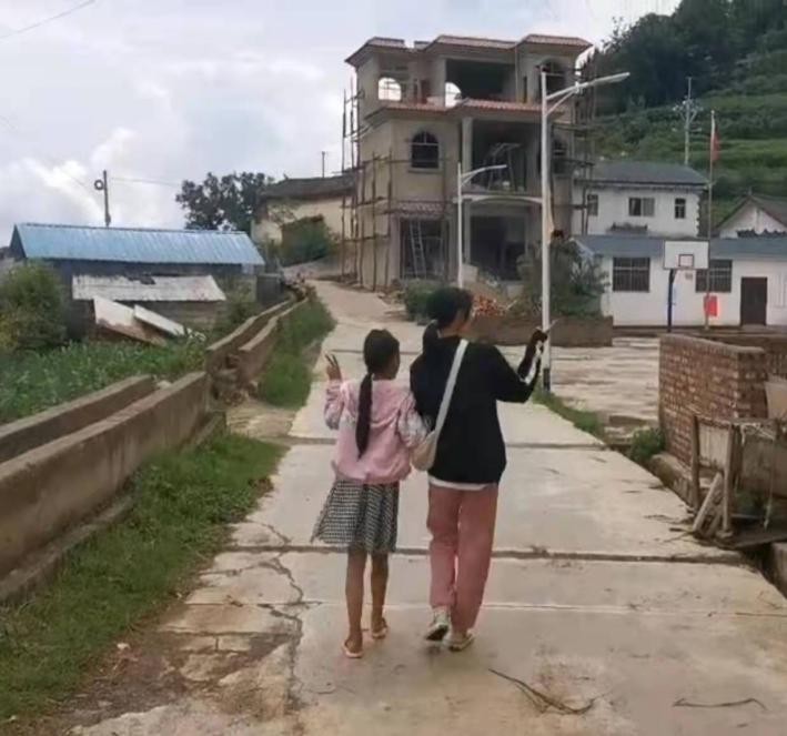 云南经济管理学院暑期三下乡，关爱留守儿童，搭建心灵之桥