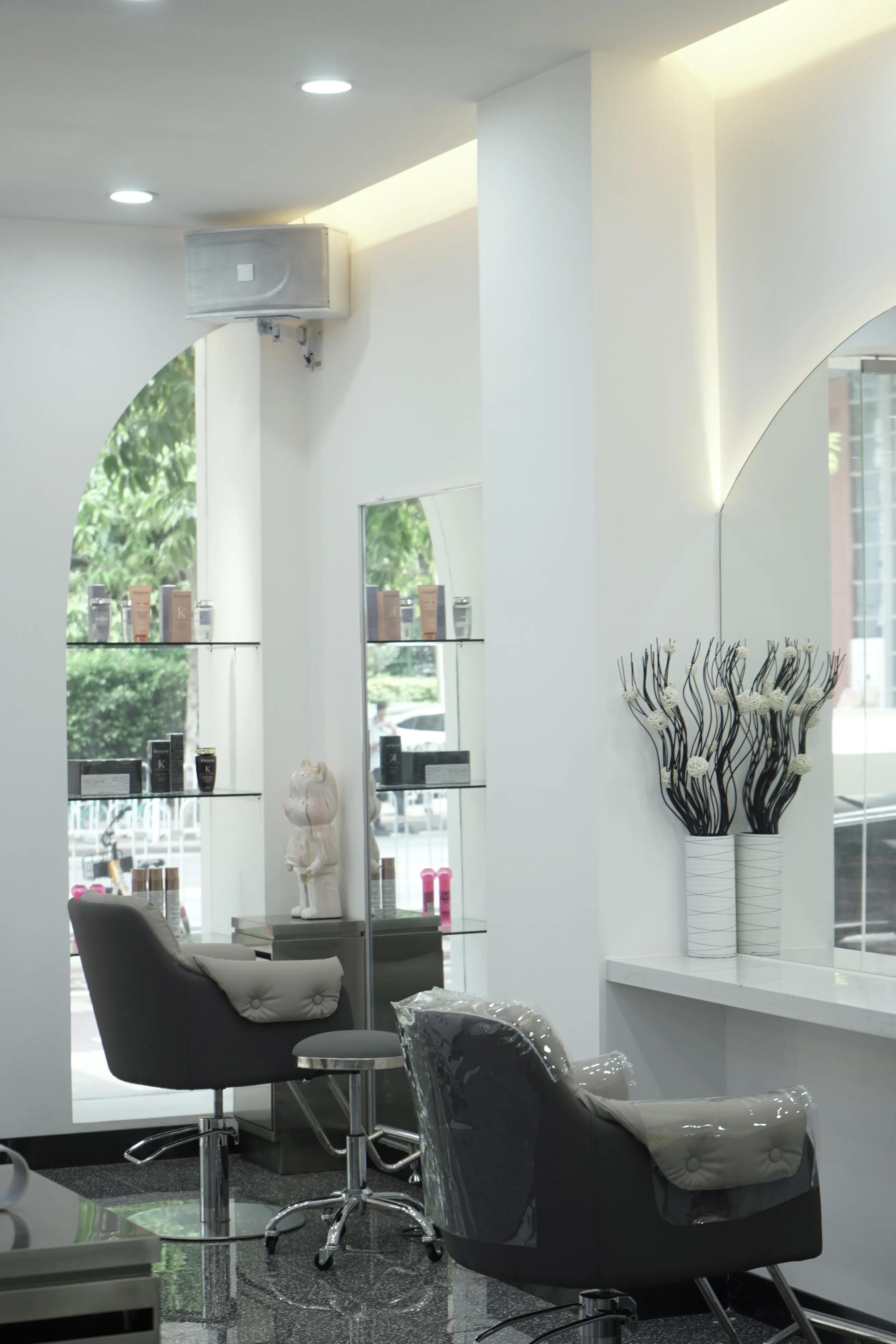 Caca hair salon | 理发店与不锈钢的艺术碰撞