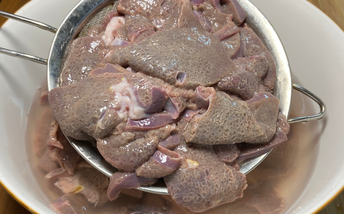 猪肝只用清水就错了，多加这一步，血水腥味都跑光，真实用