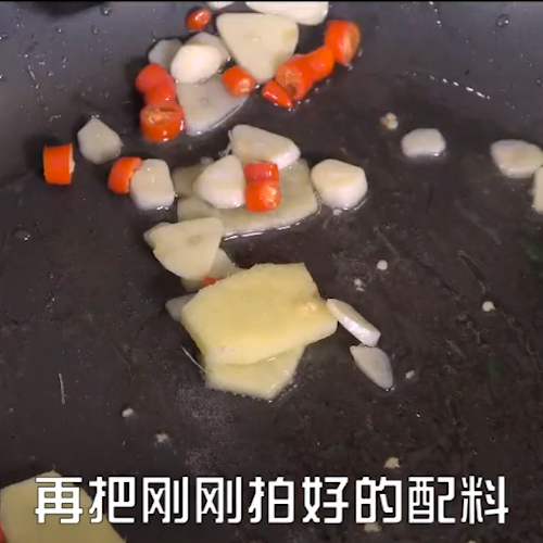 炒田螺，还在直接焯水就错了，掌握这个小窍门，口感鲜嫩还不腥