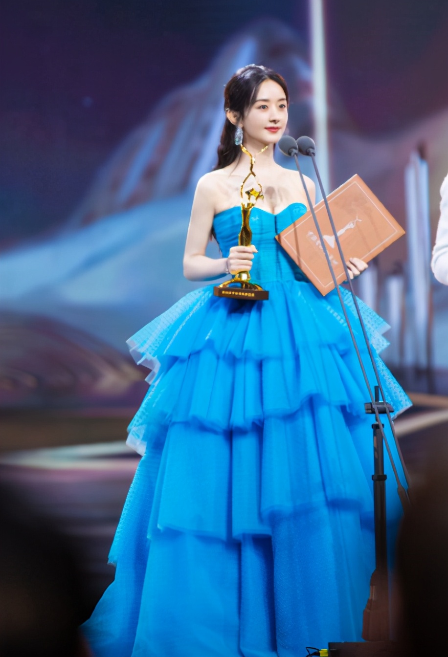 赵丽颖不识蘭字惹笑话，主持人圆话反使场面尴尬，中专学历再被提